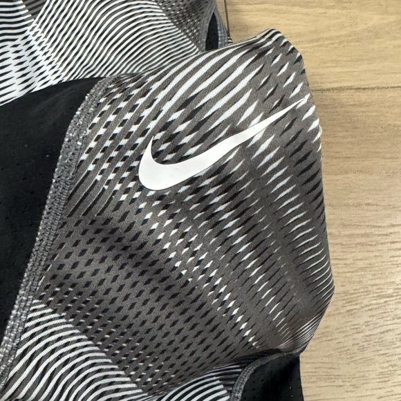 Nike Pro Women’s Black and Gray Hypercool Frequency Leggings with Mesh - Picture 8 of 15